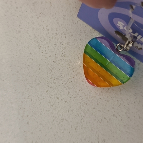 NWT Claire's RAINBOW heart charm - Picture 2 of 2